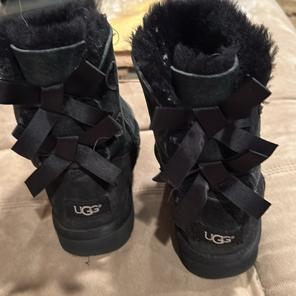 UGG boots girls size 3 - Picture 2 of 8